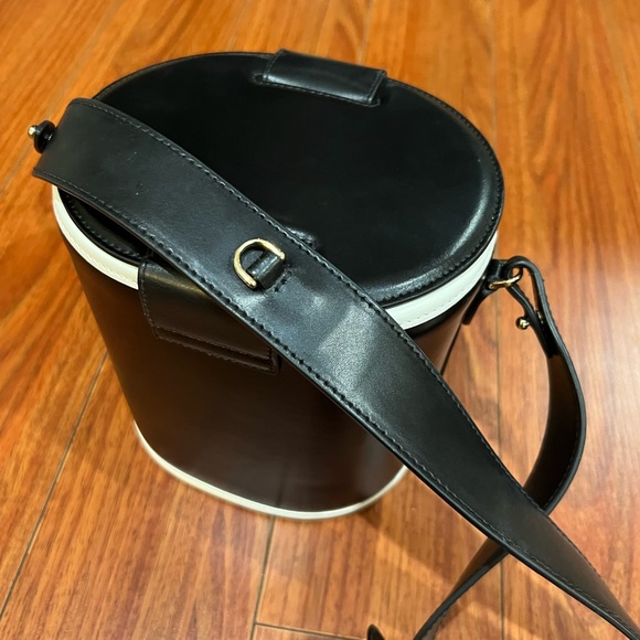 Unique Furla Bucket Bag - Genuine Leather, Like new - Picture 5 of 6